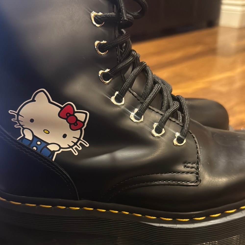 Dr. Martens x Hello Kitty Black Leather Boots - Picture 4 of 4